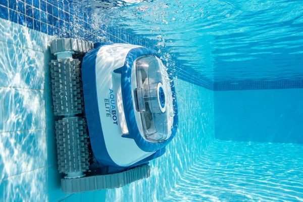 Robotic vs Suction vs Pressure Pool Cleaners: A Detailed Comparison